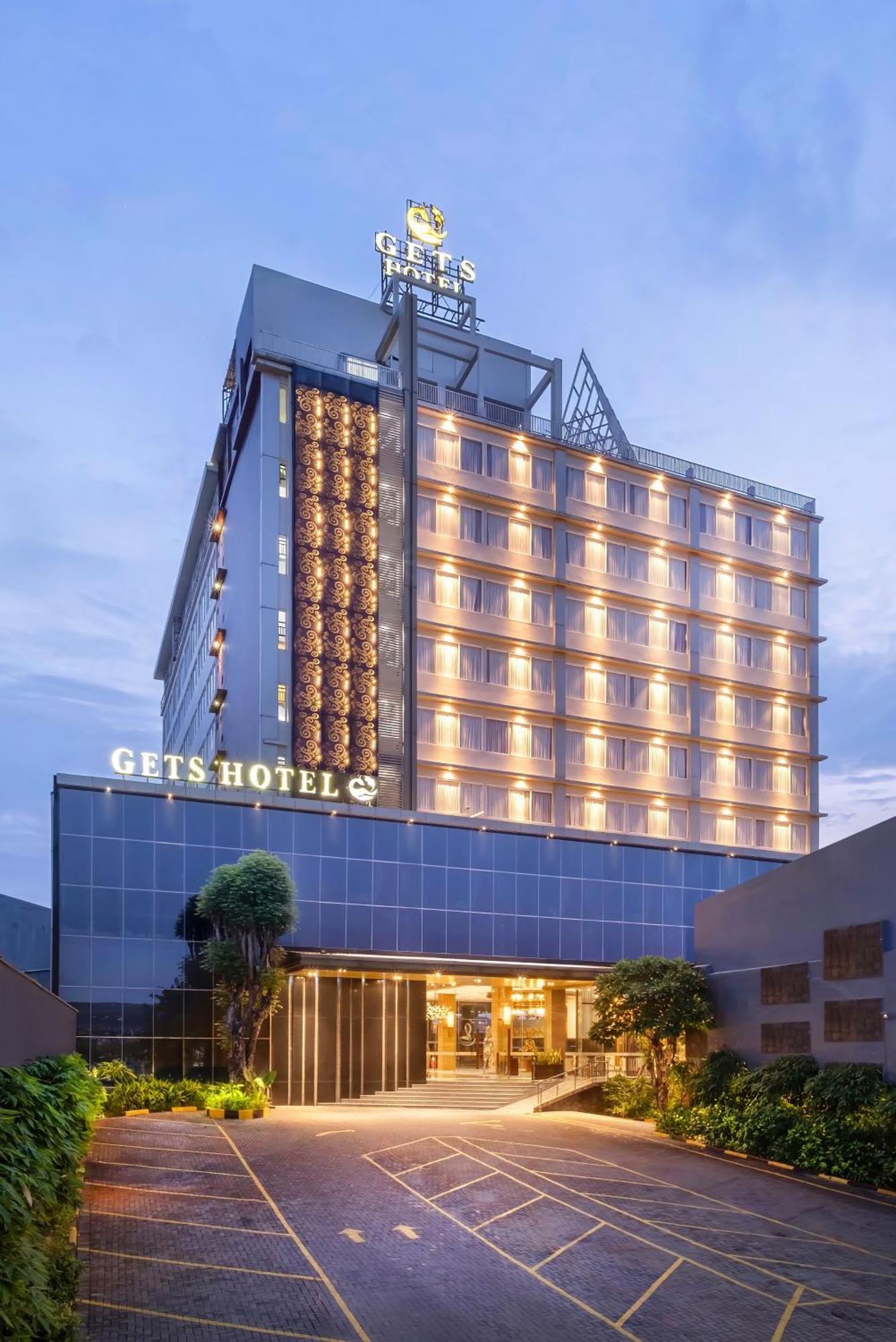 Gets Premiere Semarang Exterior photo