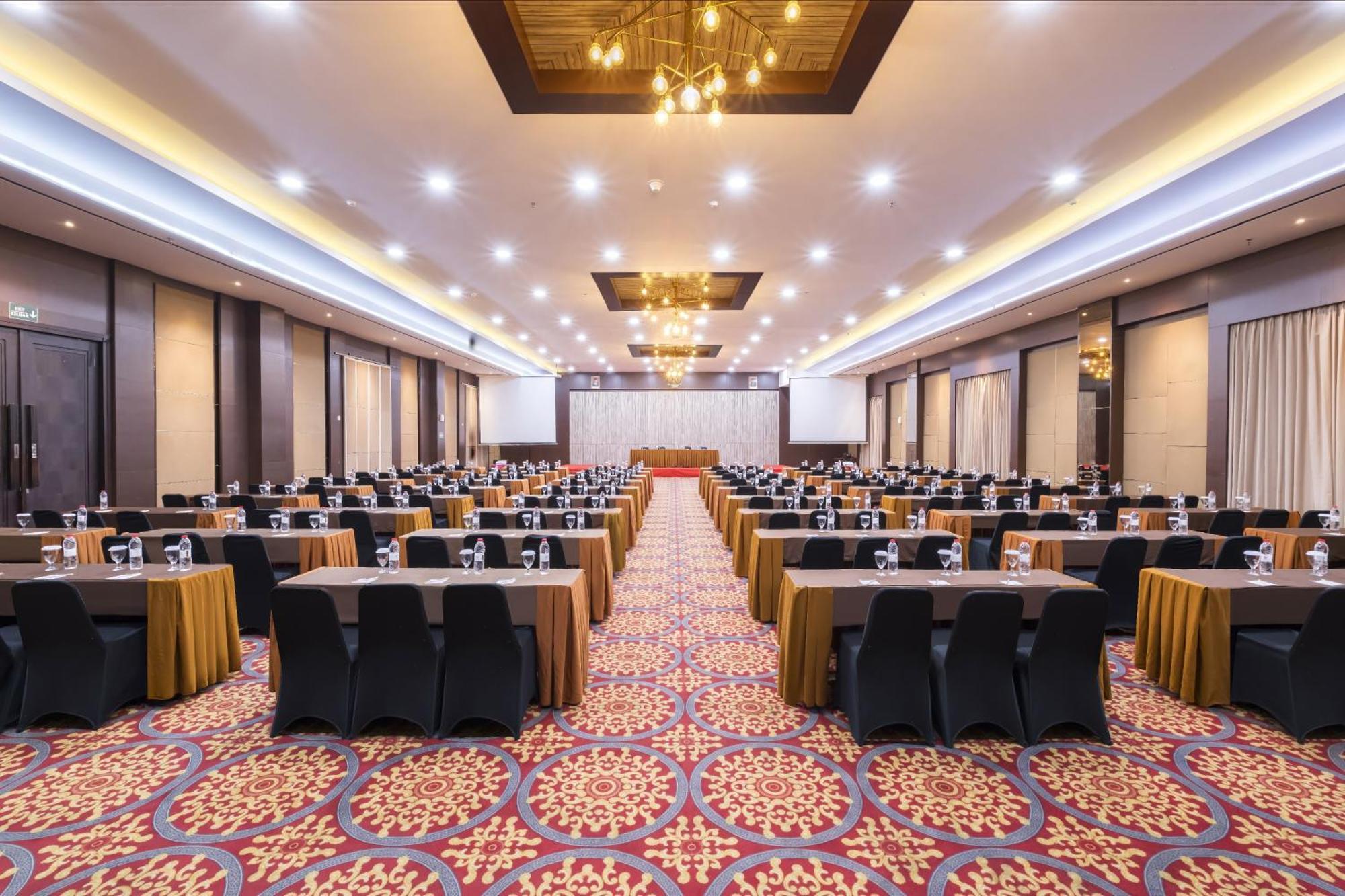 Gets Premiere Semarang Exterior photo