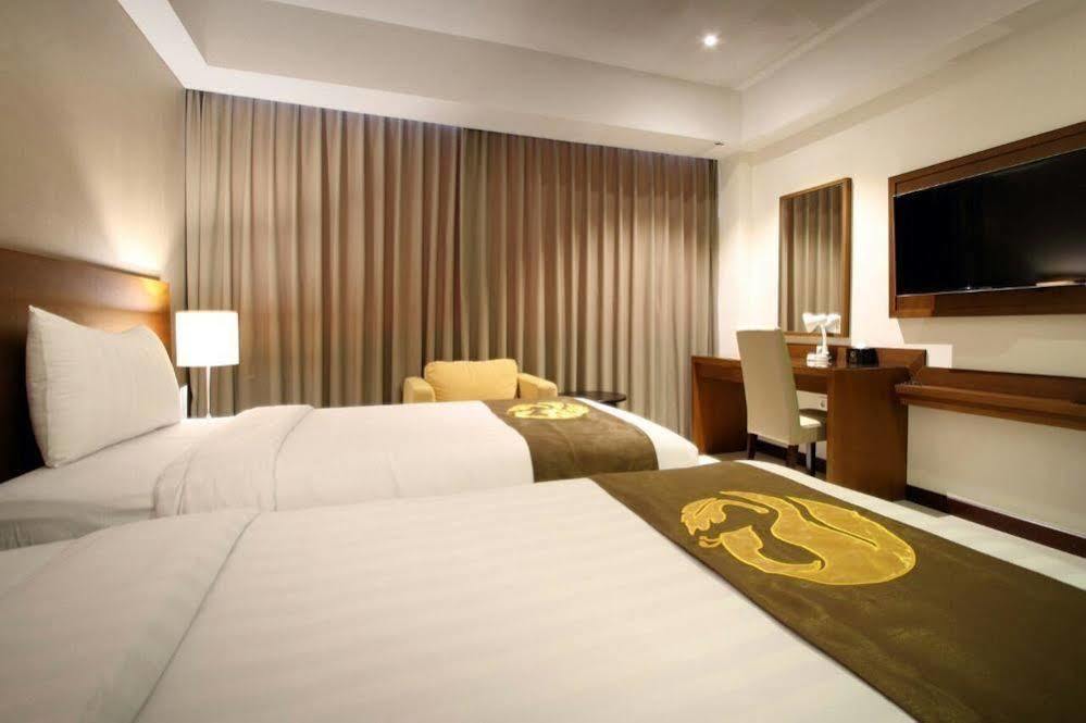 Gets Premiere Semarang Exterior photo